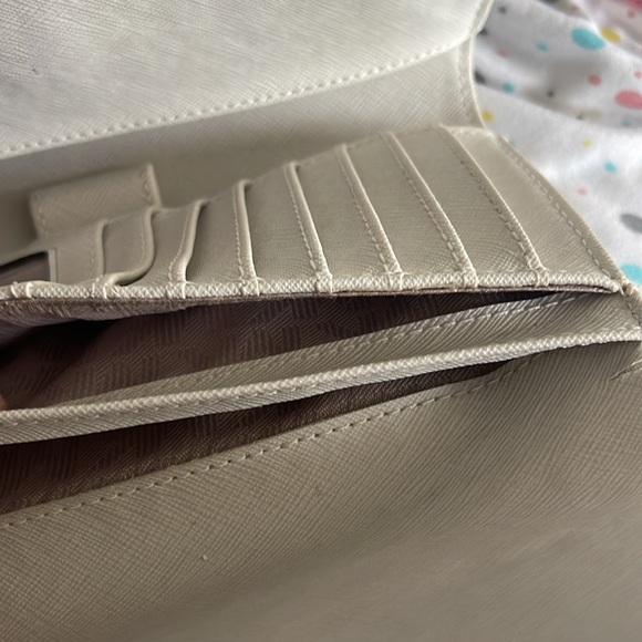 Michael Kors wallet - Picture 6 of 16